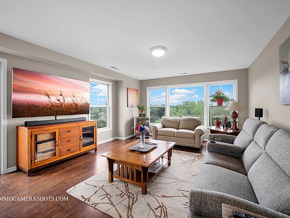 2nd image of 125 Lakeview Dr Unit 613