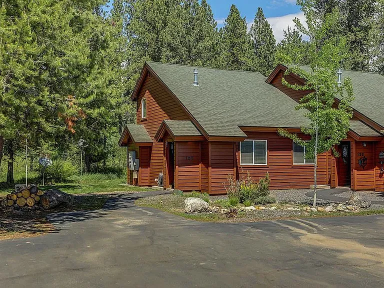 137 E Stibnite Ave — Photo 1