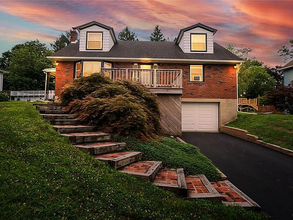 3rd image of 2030 Hillcrest Dr