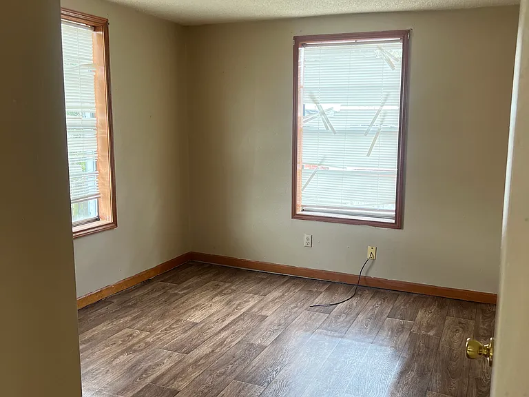 204 Elementary Ln — Photo 8