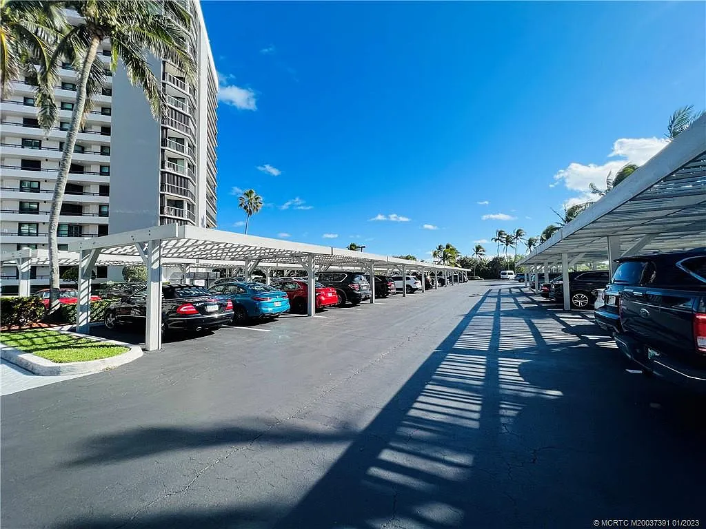 1 bed, 2.0 bath, 1011 sqft, $5,200 — Photo 2