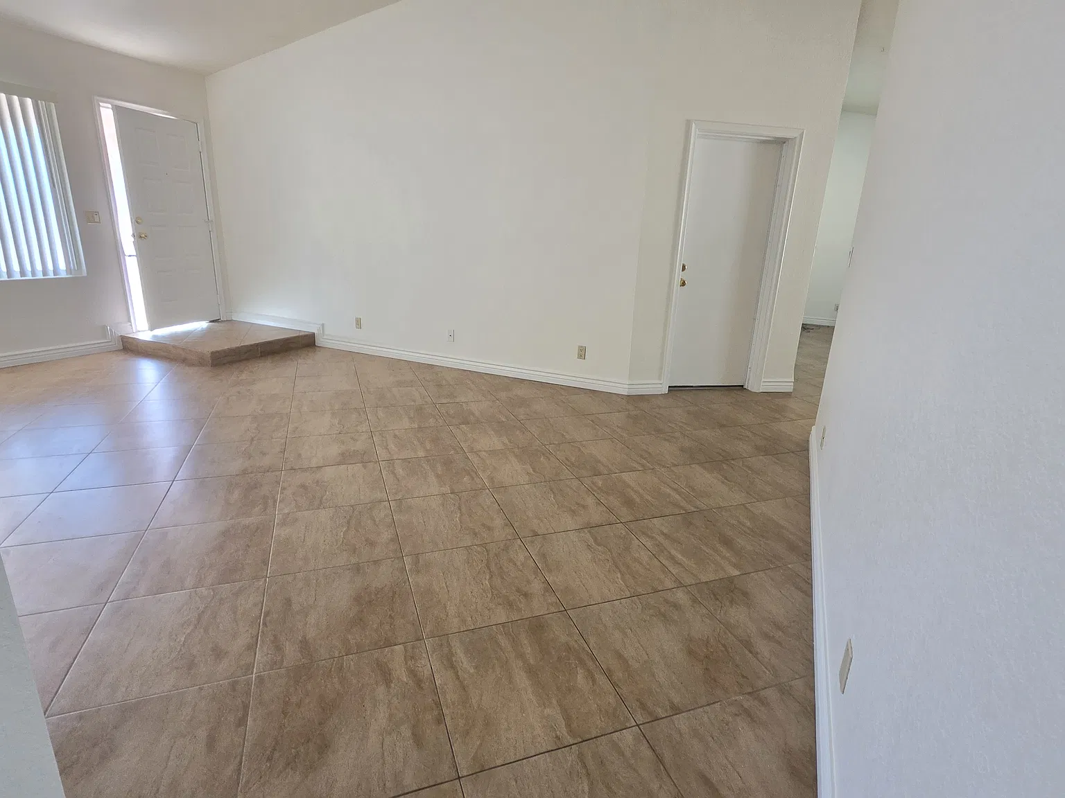 3 bed, 1333 sqft, $2,450 — Photo 2