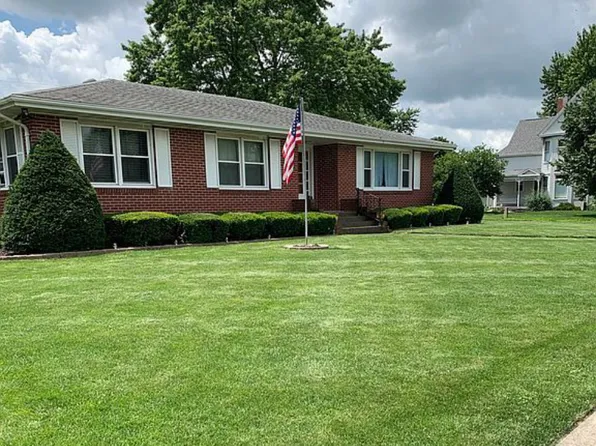 125 W Exchange St, Danvers, IL 61732