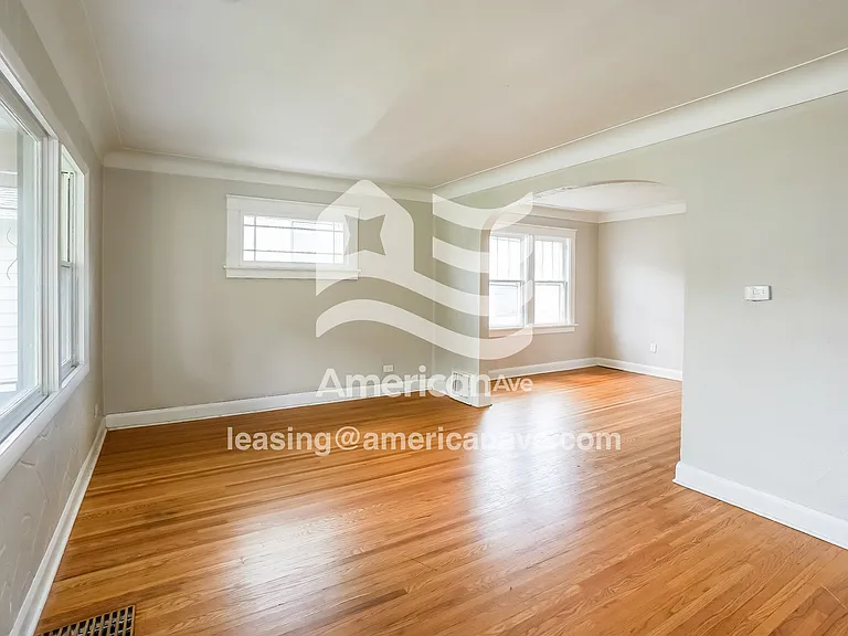 1491566_003_living_room_13903996.jpg