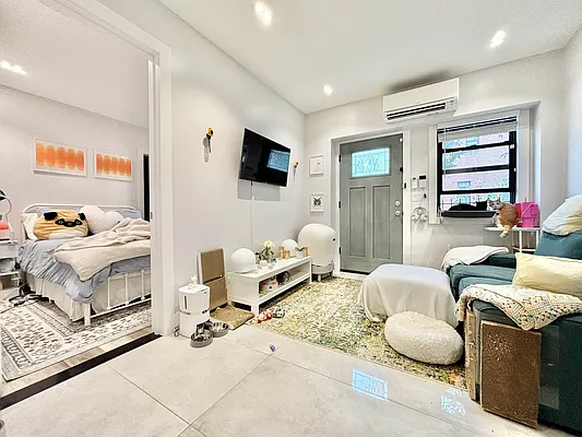 Rented by Real Street Inc | media 6