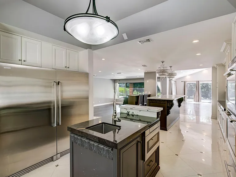 1710 Country Club Dr — Photo 12
