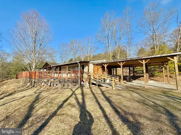35 Lakeview Dr, Lahmansville, WV 26731
