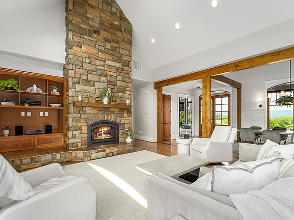 2nd image of 220 Solstice Springs Ln