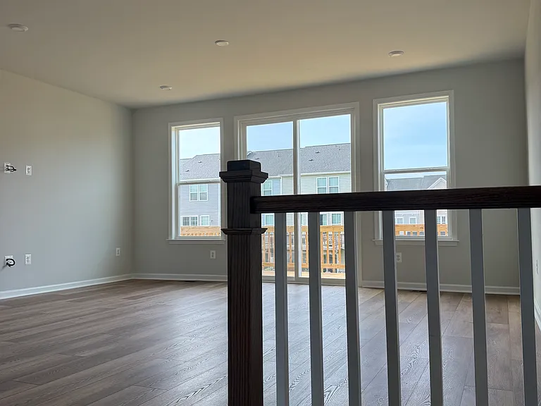 516 Sybil St — Photo 9