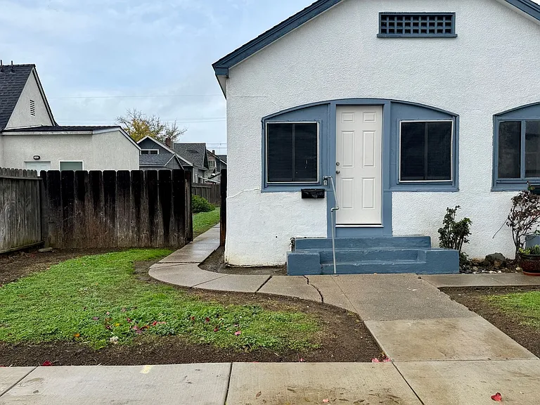 247 S Shasta St — Photo 16