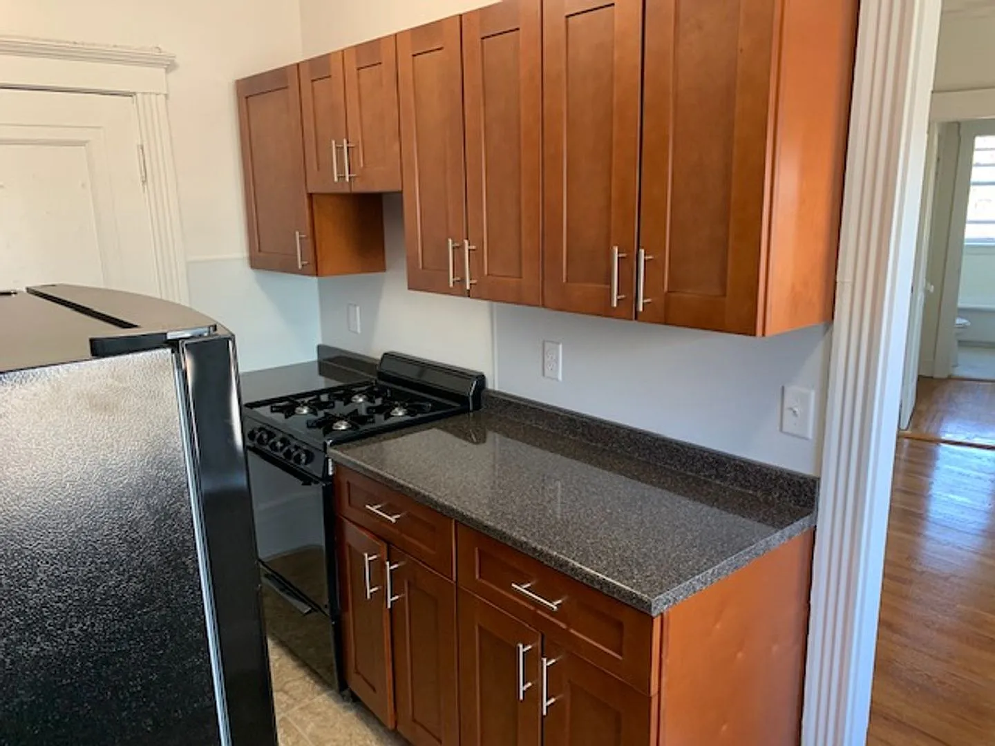 9/1 No Fee! Spacious, modern 1BR in Fenway elevator building — Photo 2