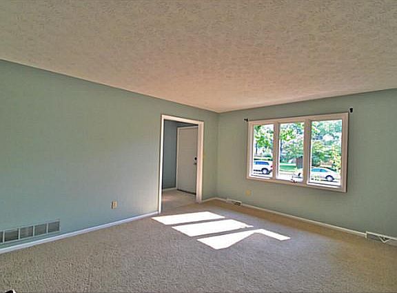 3rd image of 42 Nadine Pl S