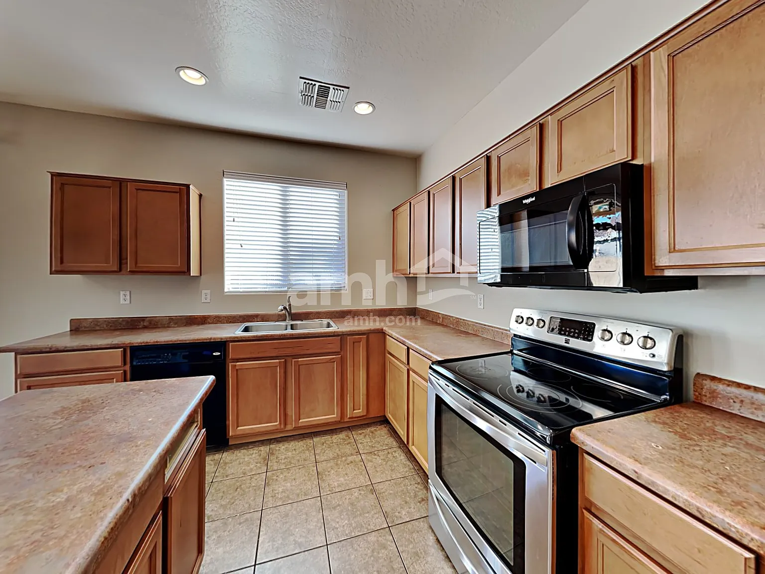 4 bed, 2.5 bath, 2157 sqft, $2,285 — Photo 3