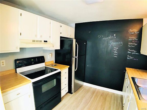 3rd image of 28 Sunnyfield Dr