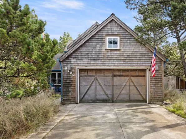 5700 Barefoot Ln, Pacific City, OR 97135