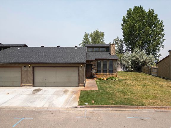 2nd image of 32 Park Cir