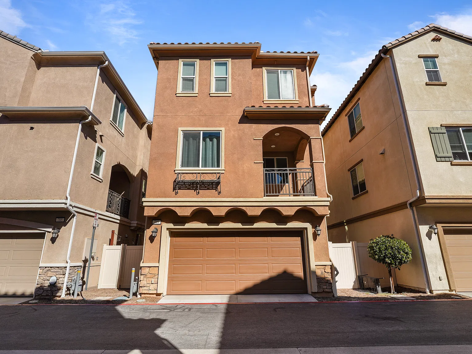 789 Plum Ln — Photo 3