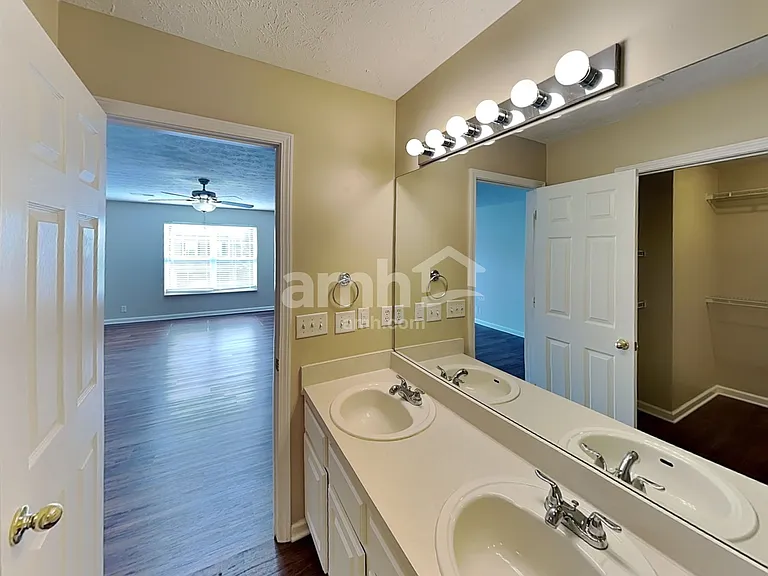 119 Crestwood Ln — Photo 15