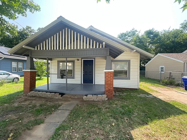 701 N University Blvd — Photo 1