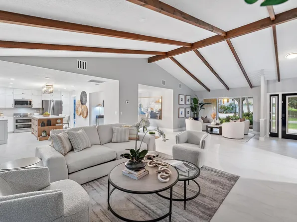 9 Old Fence Road, Palm Beach Gardens, FL 33418