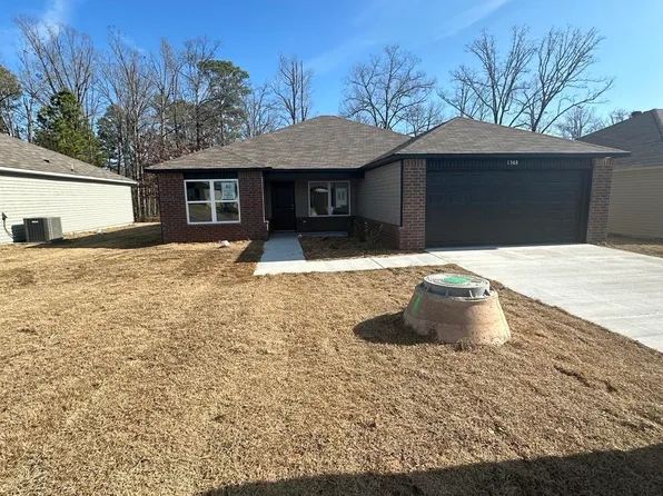 1368 Meadows Dr, Benton, AR 72019
