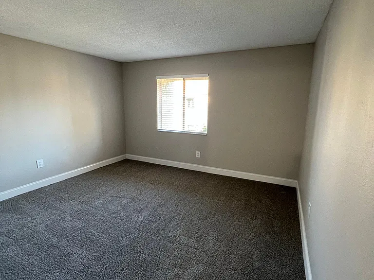 Oakbrook Village Apartments — Photo 69