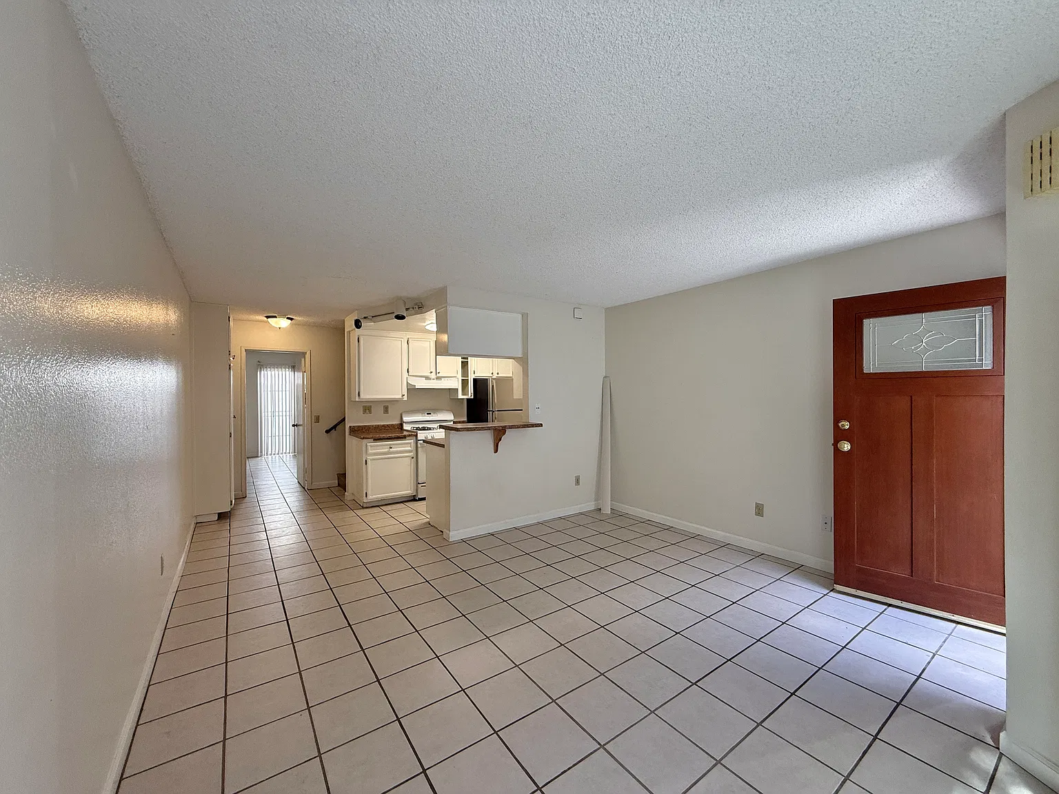 3 bed, 1100 sqft, $4,840 — Photo 2