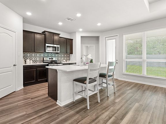 5th image of 1903 Thorndyke Ln