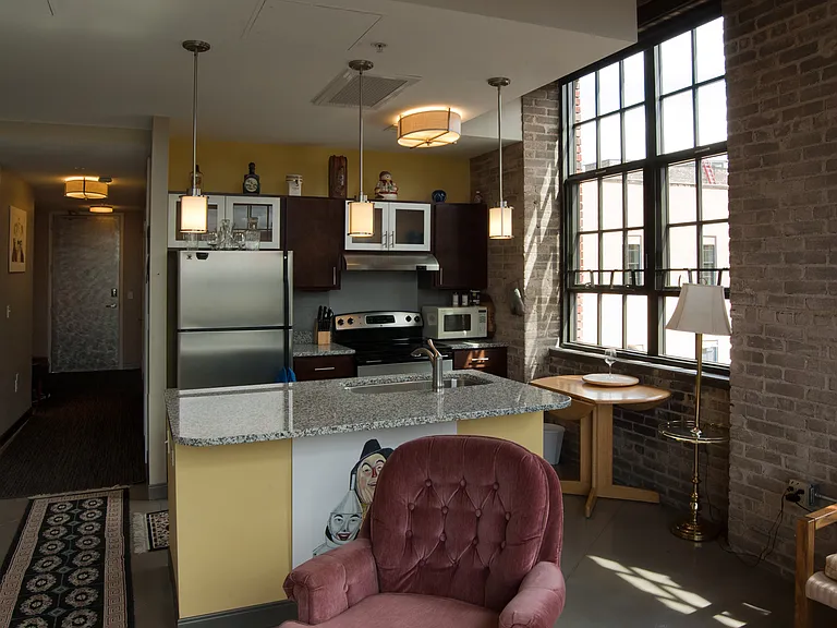 Serrano Lofts — Photo 9