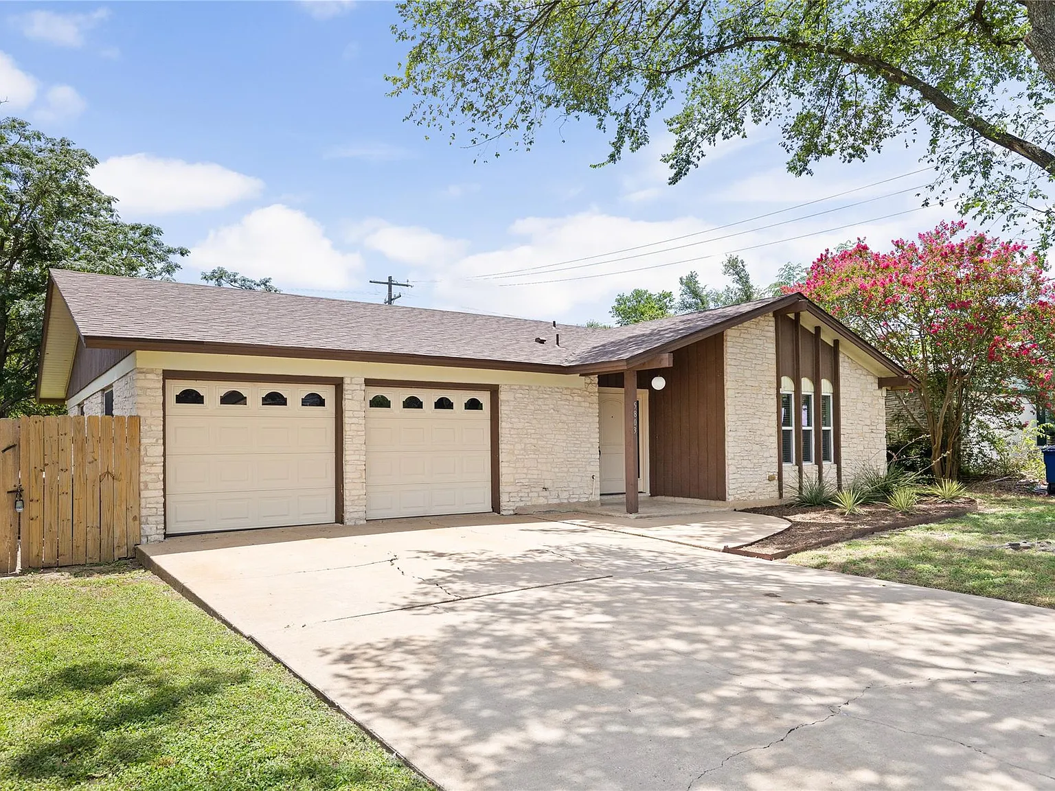 3 bed, 2.0 bath, 1269 sqft, $2,800 — Photo 2