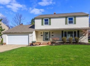 5107 Hickory Dr, Lyndhurst, OH