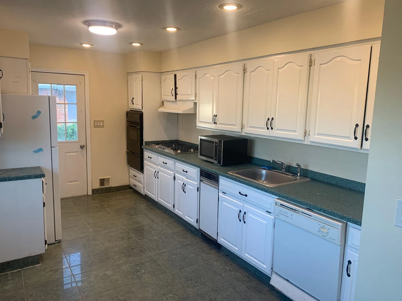 3 bed, 1600 sqft, $3,200 — Photo 4