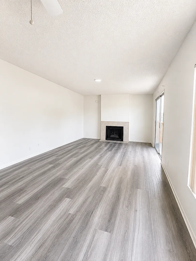 15739 Vanowen St — Photo 4
