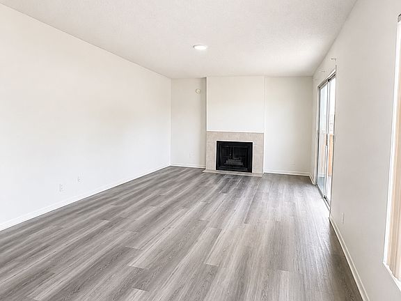 4th image of 15739 Vanowen St