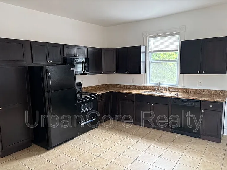 621 N 31st St #B — Photo 9