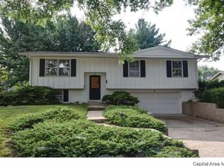 8 Oakmont Dr, Springfield, IL 62704