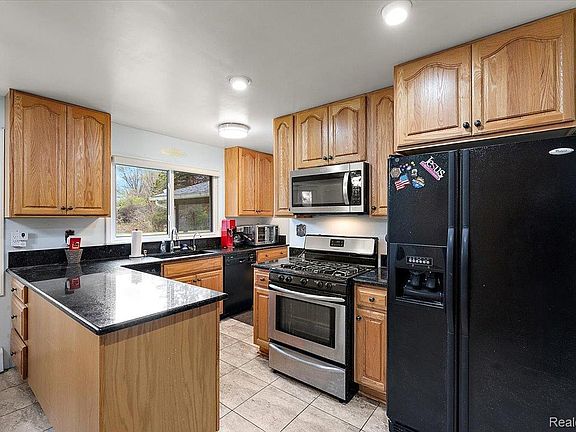 5th image of 865 N Lapeer Rd