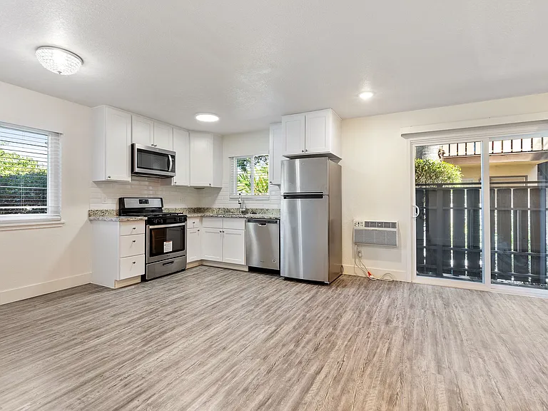 Glenbrook Apartments — Photo 5