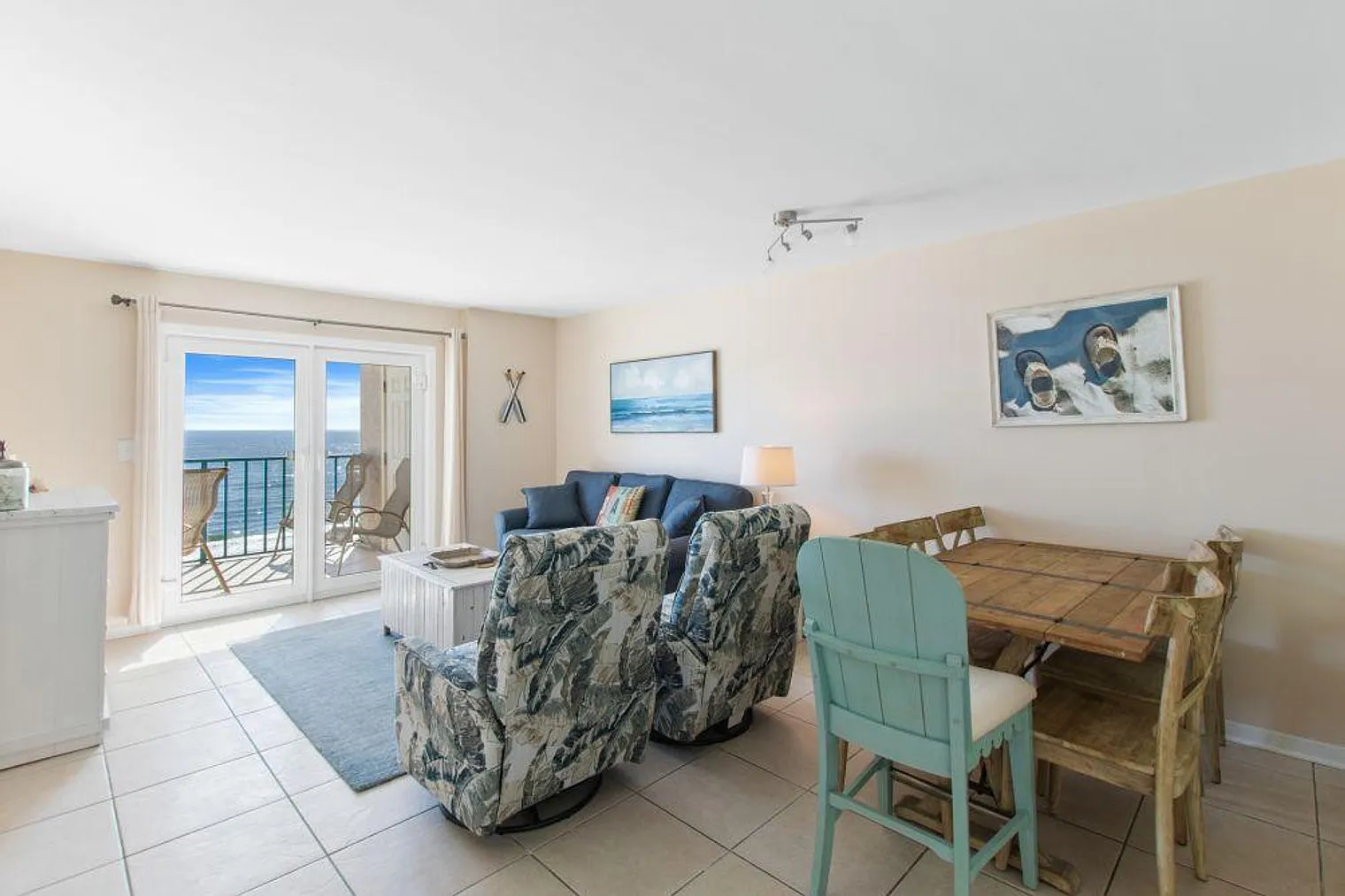 3 bed, 3.0 bath, 1044 sqft, $4,594 — Photo 2
