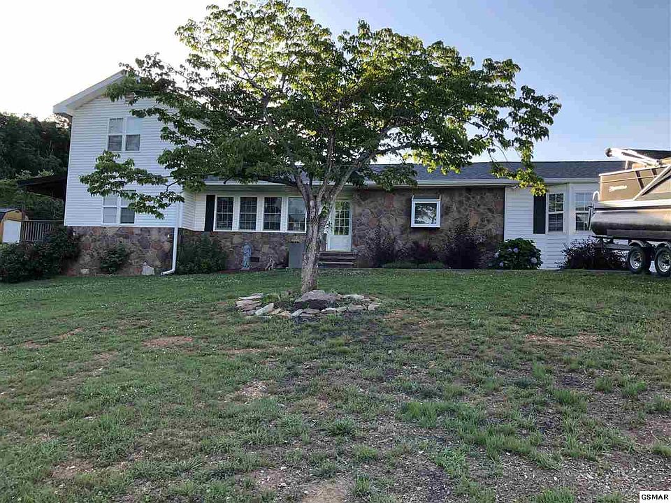 1st image of 920 Oakwood Dr