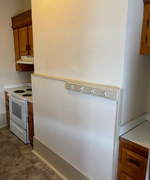 112 W Calhoun St — Photo 5