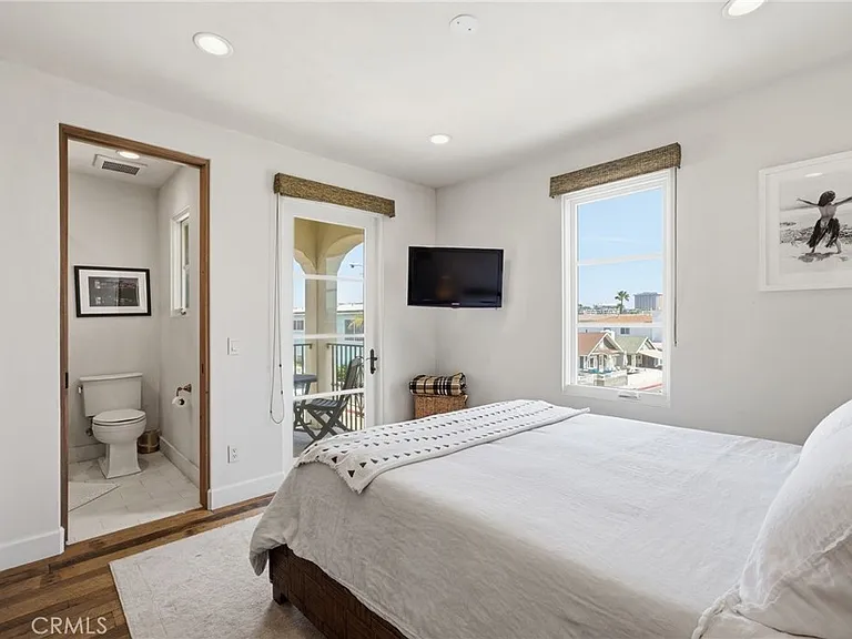 3715 Seashore Dr — Photo 19