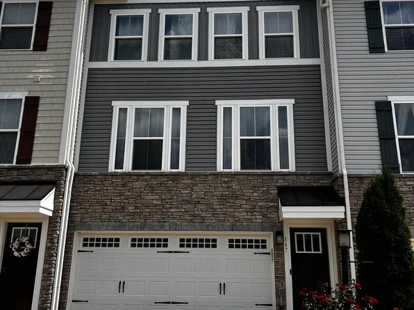 147 Burkwood Ter, Lake Frederick, VA 22630