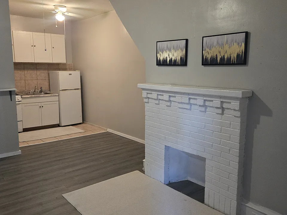 1317 W Pike St #1