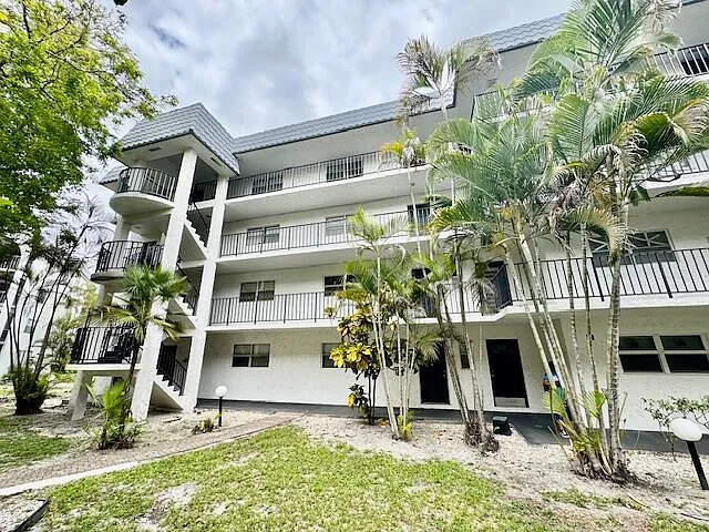 2 bed, 2.0 bath, 1200 sqft, $1,950 — Photo 3