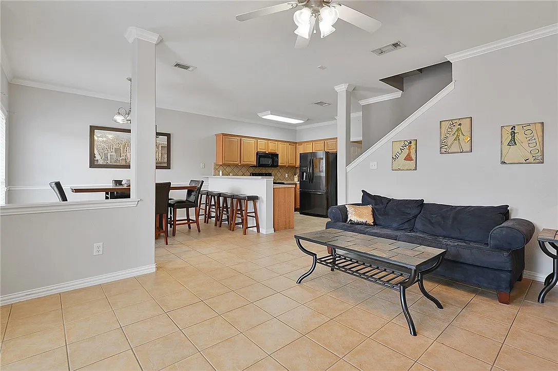 4 bed, 1654 sqft, $1,850 — Photo 2