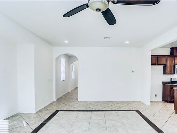 5th image of 385 Botanic Gardens Dr