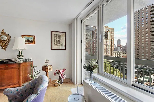 Rented by Compass | media 7