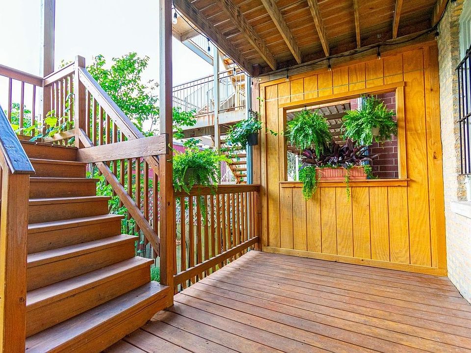 Photos are of Apt 1 in the building which is similar format and style to Apt 3.