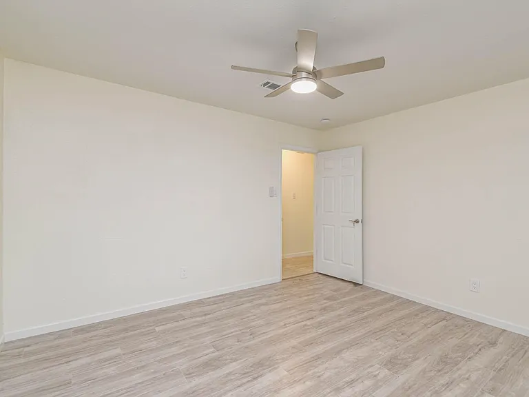 5003 Denoron Dr — Photo 25